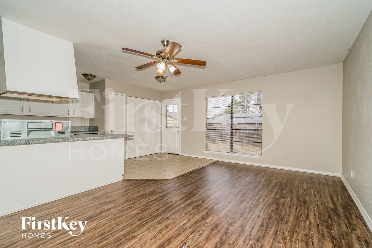 6403 Redwood Ln - Photo 3 of 16