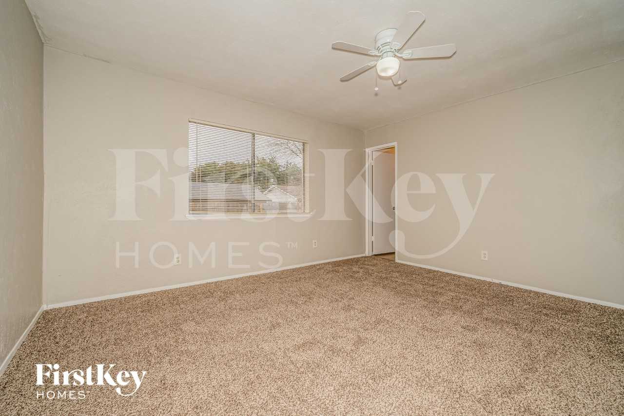 6403 Redwood Ln - Photo 7 of 16