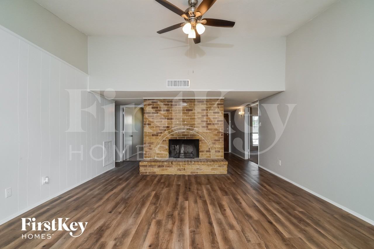 5702 Magnolia Ln - Photo 3 of 16