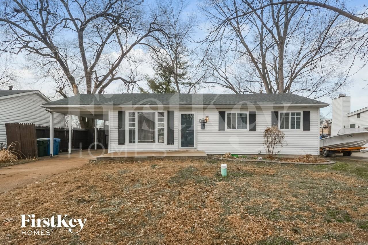 5323 Ville Cecelia Ln - Photo 2 of 15