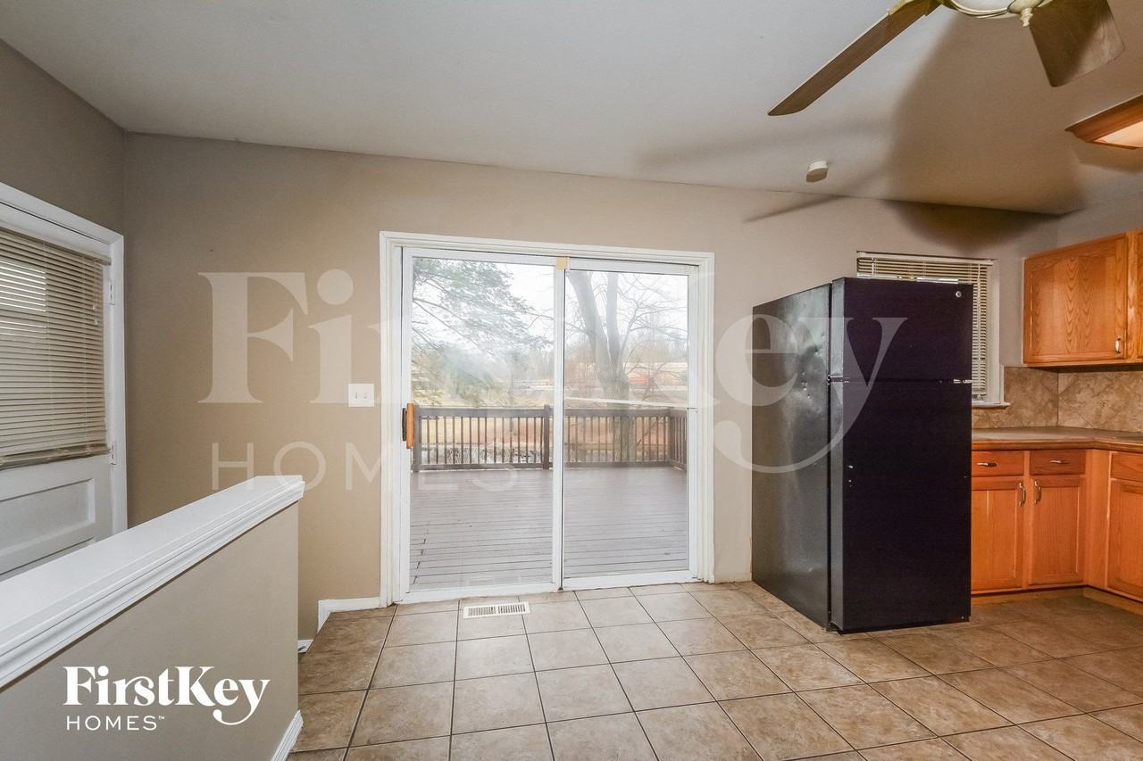 5323 Ville Cecelia Ln - Photo 5 of 15