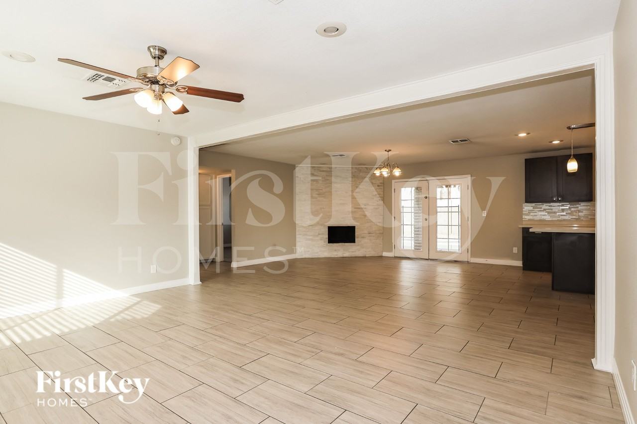 4818 W Christy Dr - Photo 2 of 19