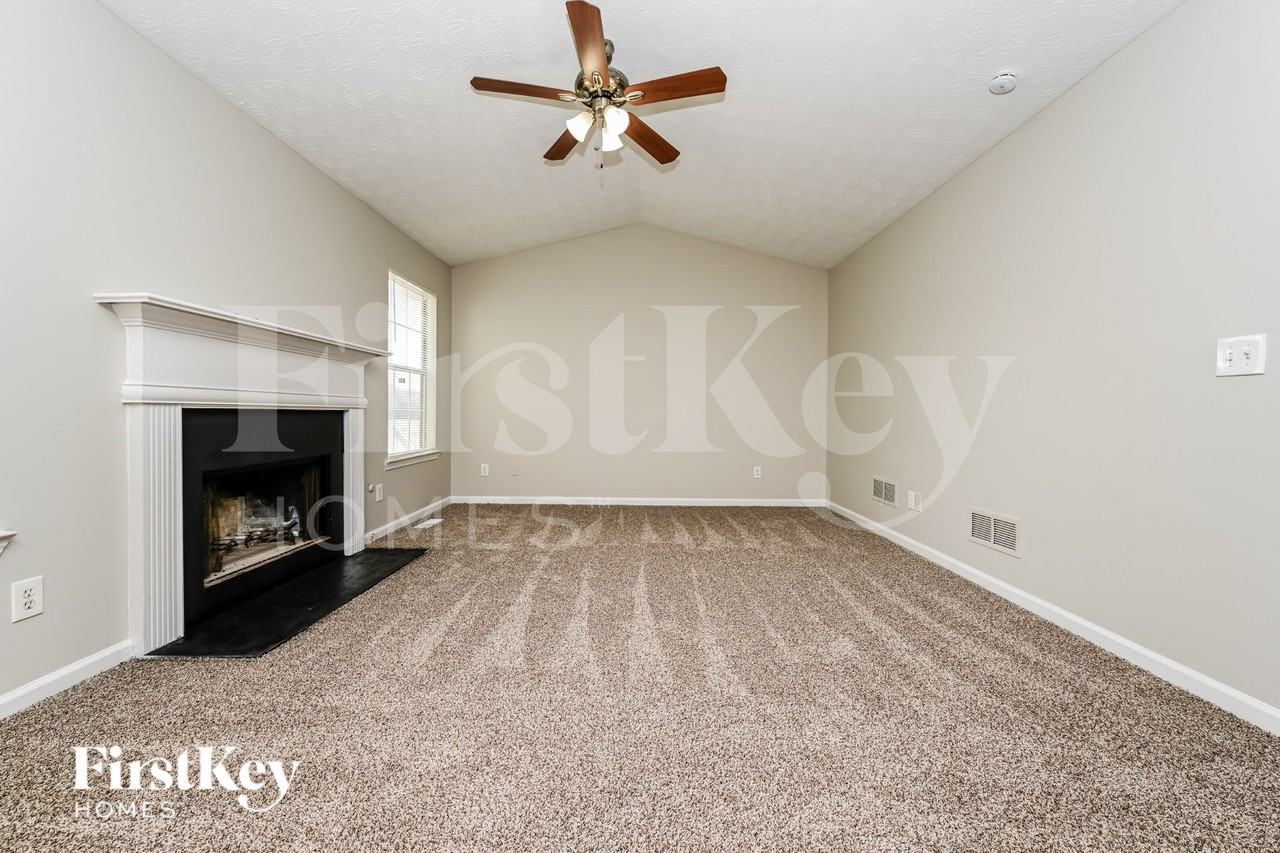 420 Autumn Lake Ct - Photo 2 of 19
