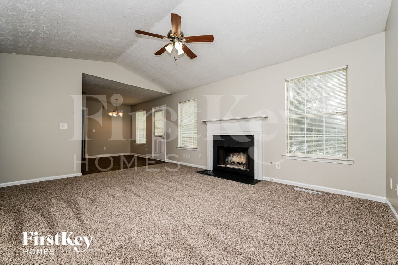 420 Autumn Lake Ct - Photo 4 of 19