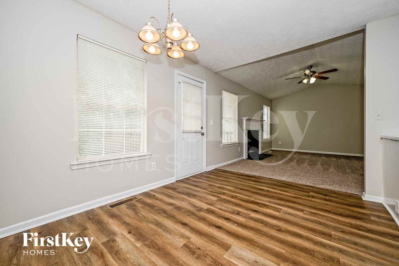 420 Autumn Lake Ct - Photo 5 of 19