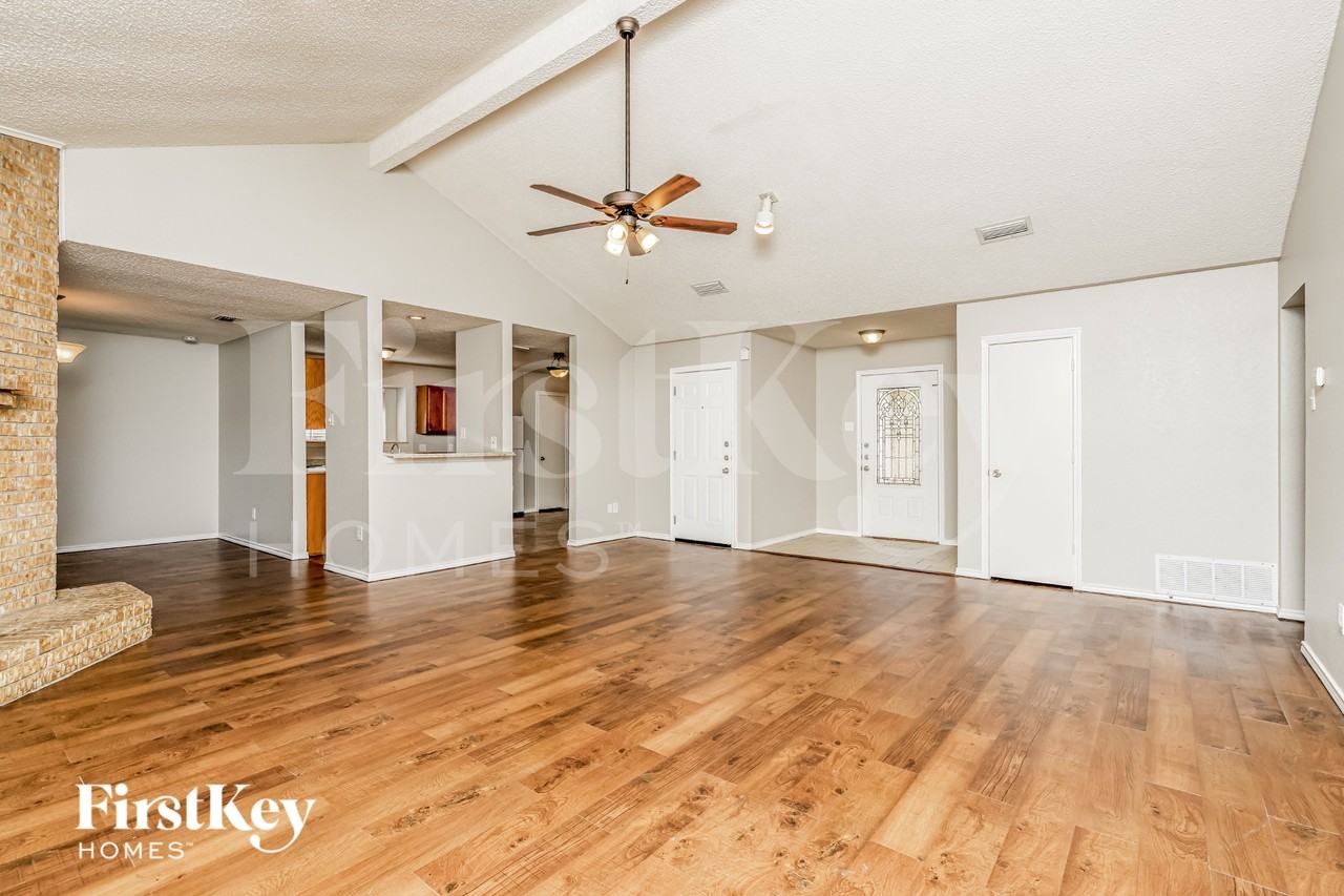 2661 Claremont Dr - Photo 3 of 16