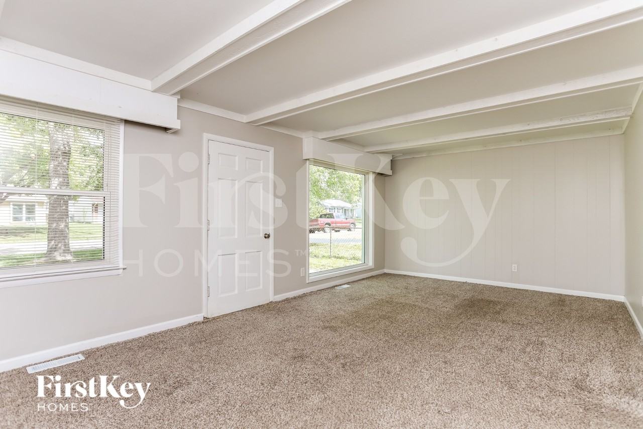 23 Steeplechase Dr - Photo 3 of 15