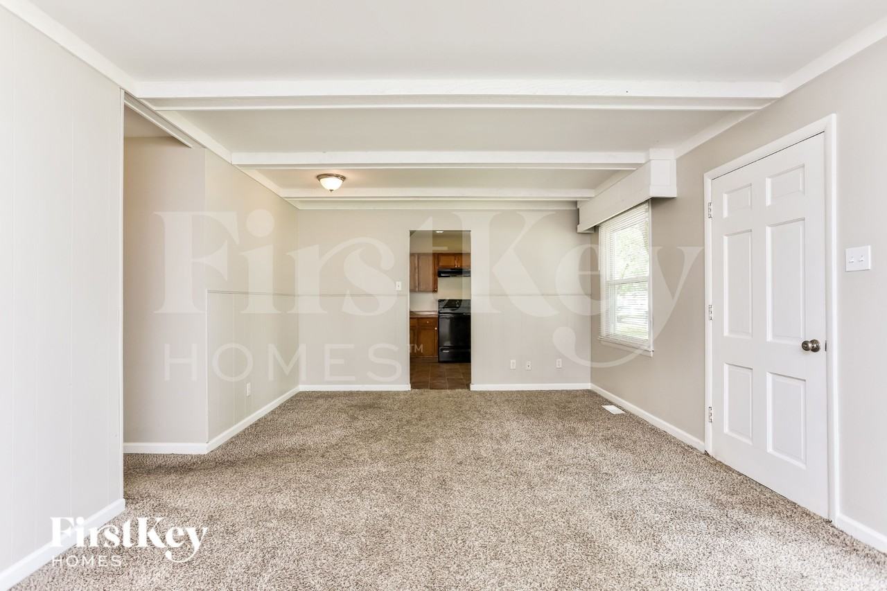 23 Steeplechase Dr - Photo 4 of 15