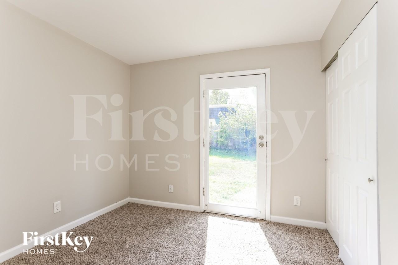 23 Steeplechase Dr - Photo 5 of 15