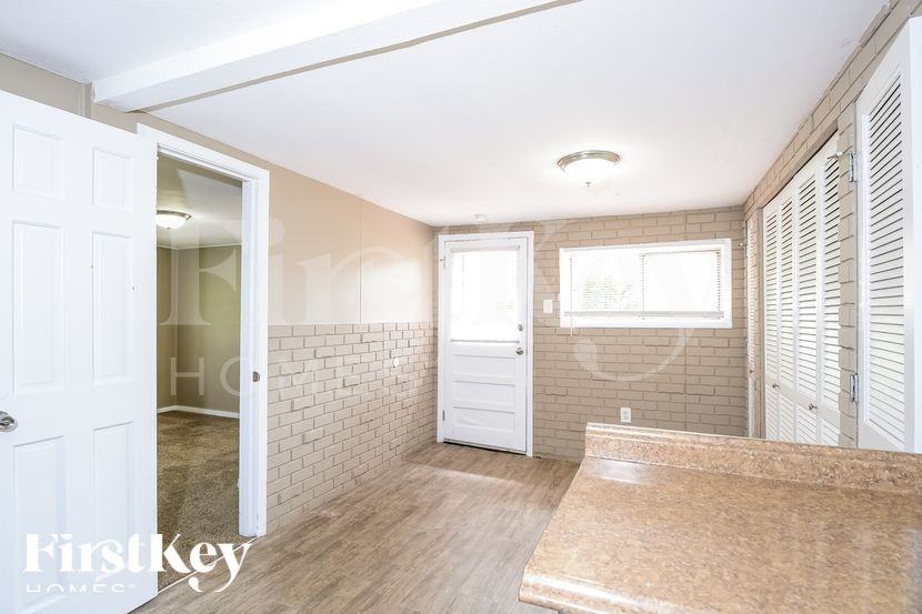 2293 Maxville Ln - Photo 4 of 15