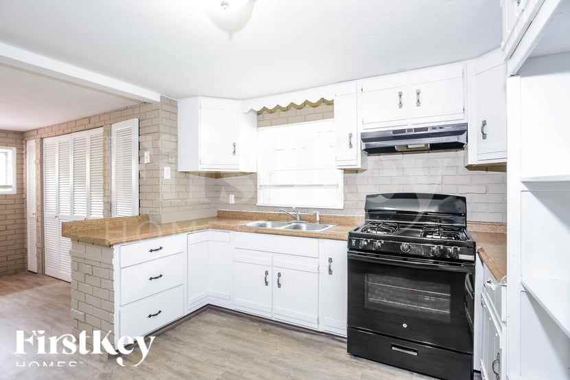 2293 Maxville Ln - Photo 6 of 15