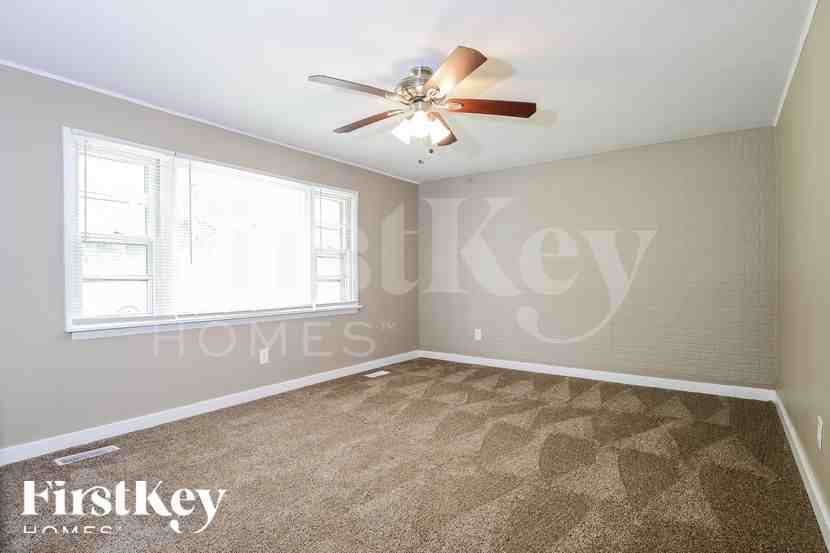 2293 Maxville Ln - Photo 7 of 15