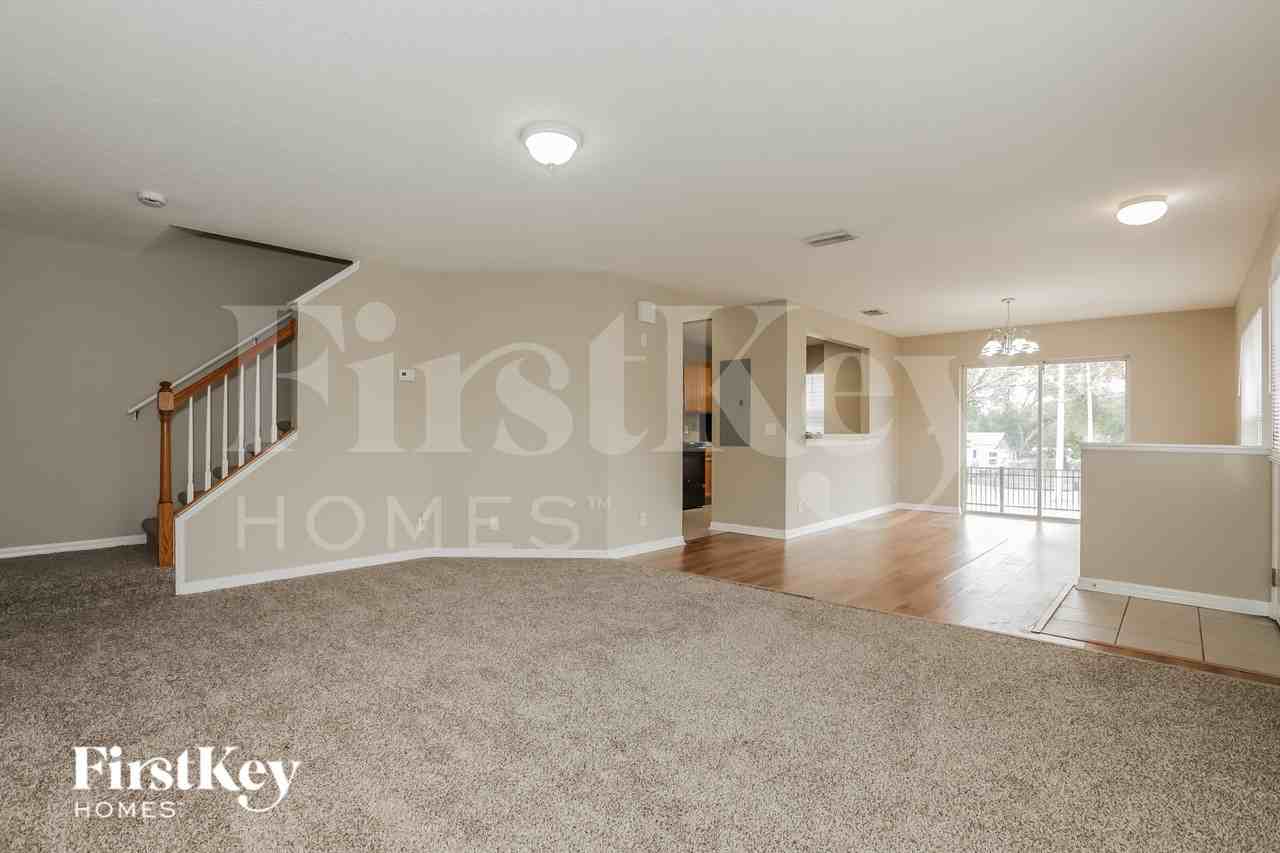228 Draw Bridge Ln - Photo 4 of 19