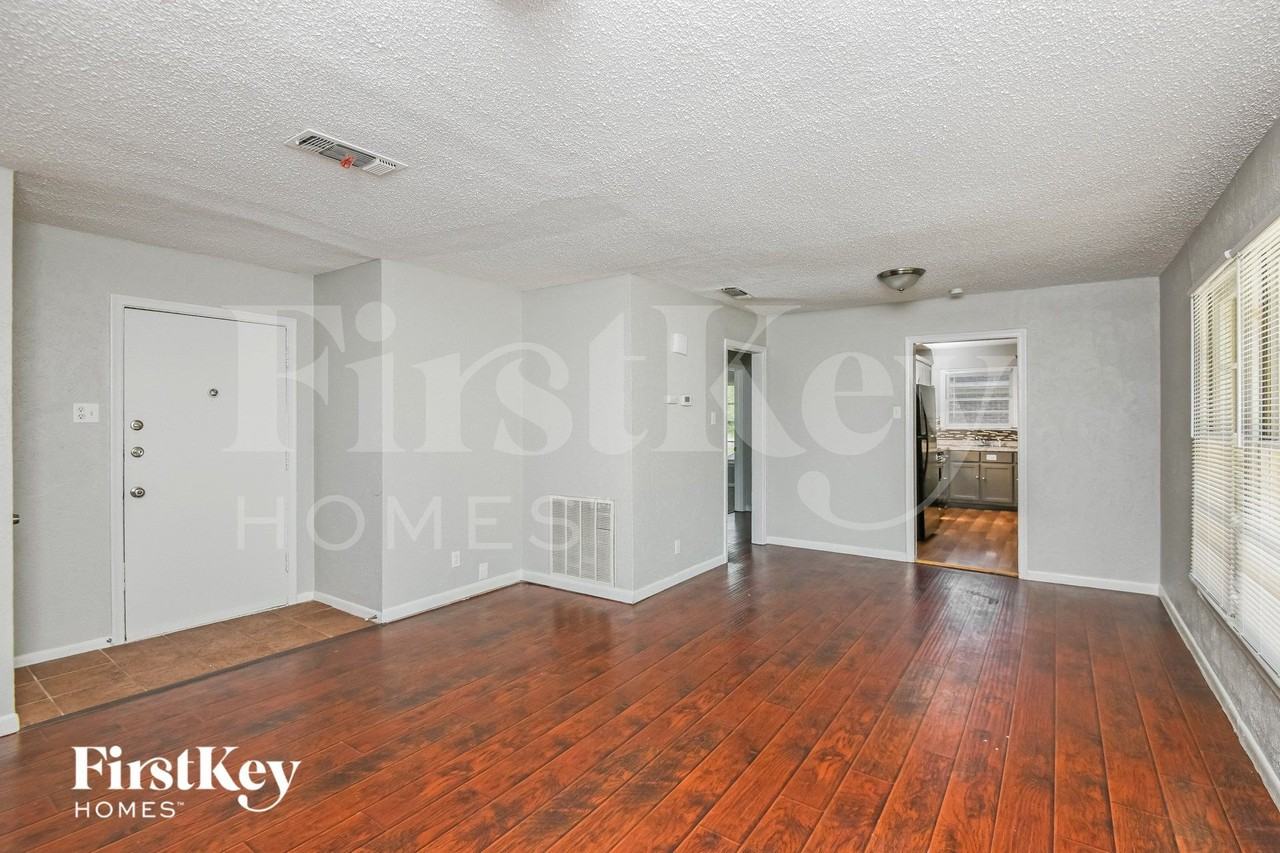 2217 Major Dr - Photo 2 of 14