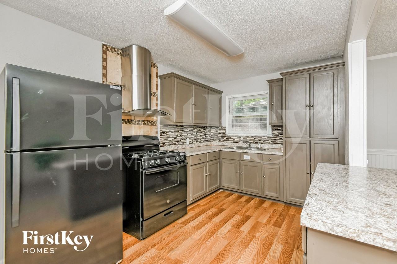 2217 Major Dr - Photo 6 of 14