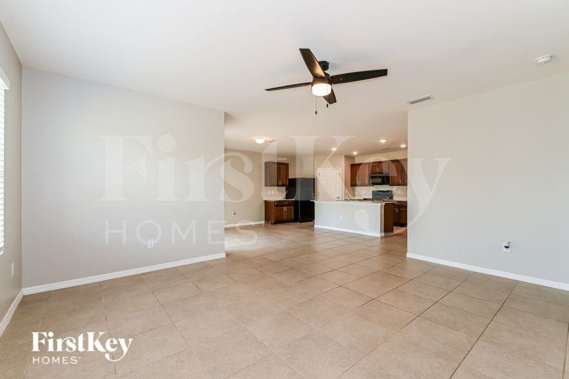 217 Se 27th St - Photo 4 of 16