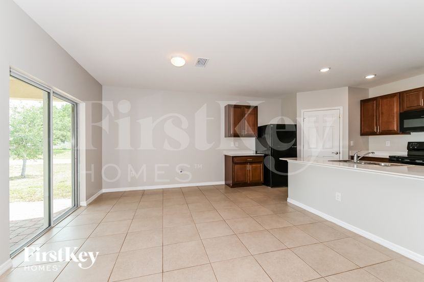 217 Se 27th St - Photo 5 of 16