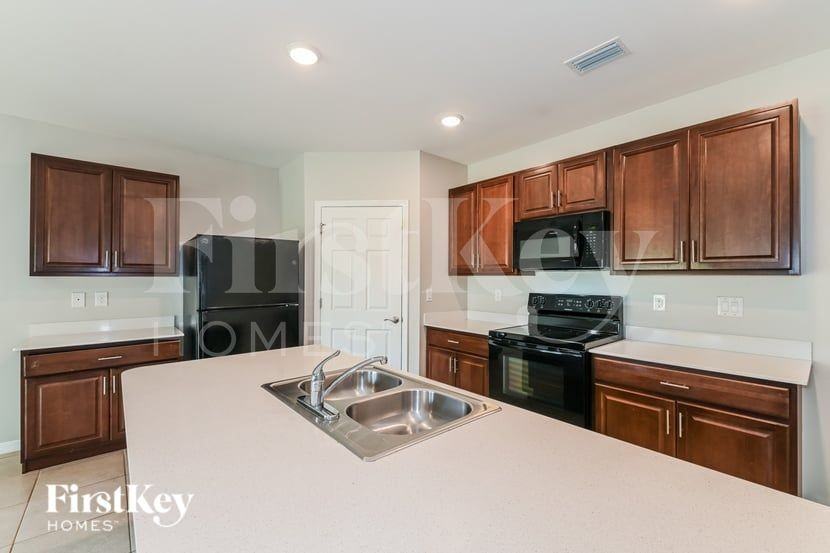 217 Se 27th St - Photo 6 of 16