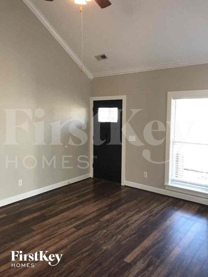 153 Creekstone Trl - Photo 2 of 16
