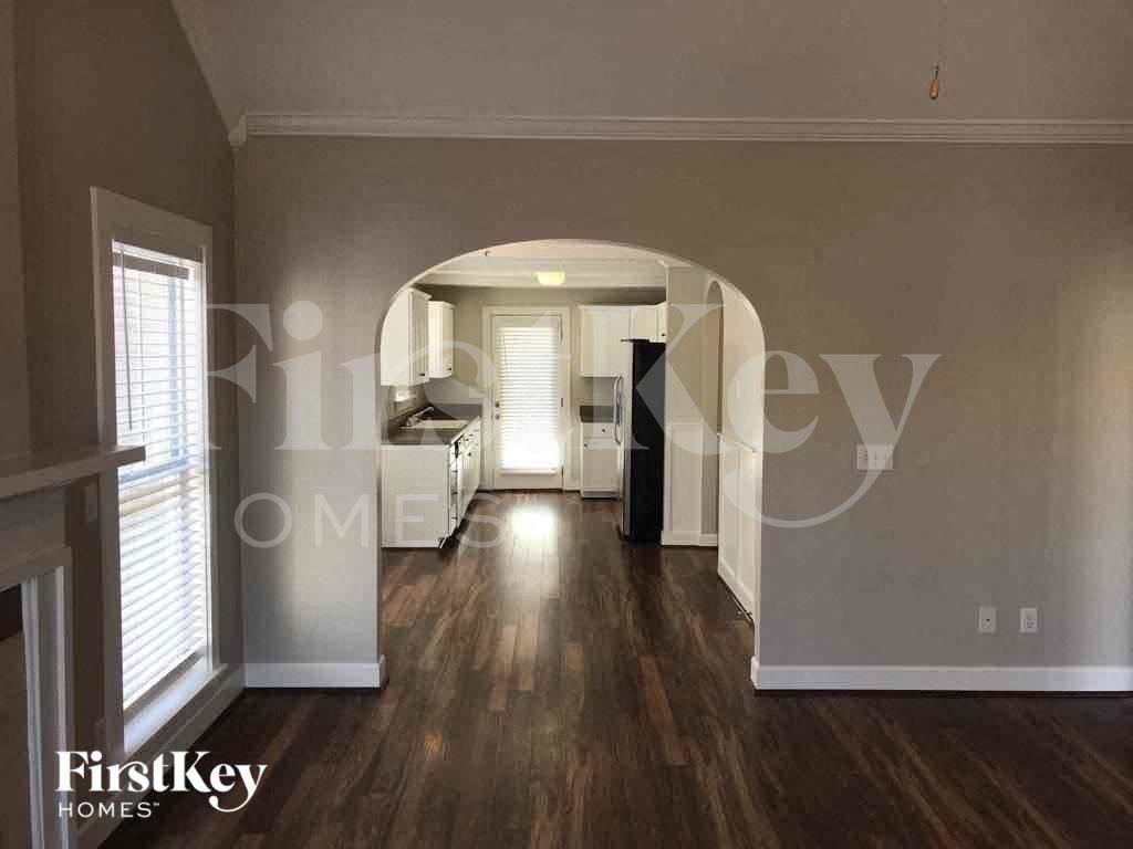 153 Creekstone Trl - Photo 4 of 16