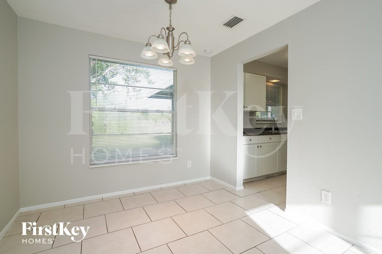 1423 Caywood Cir S - Photo 4 of 15