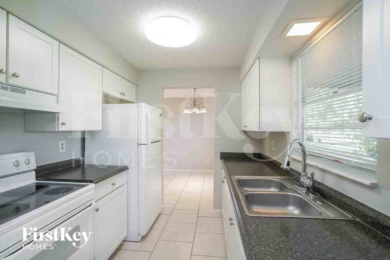 1423 Caywood Cir S - Photo 6 of 15