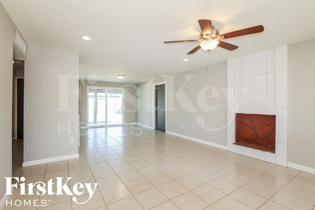 14049 N 37th Way - Photo 3 of 15