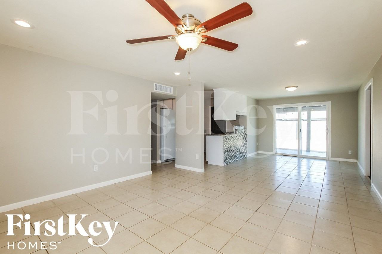 14049 N 37th Way - Photo 5 of 15