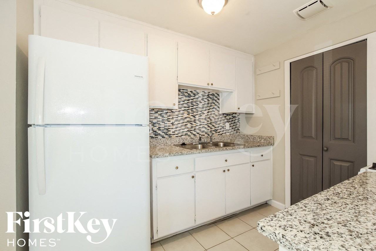 14049 N 37th Way - Photo 6 of 15