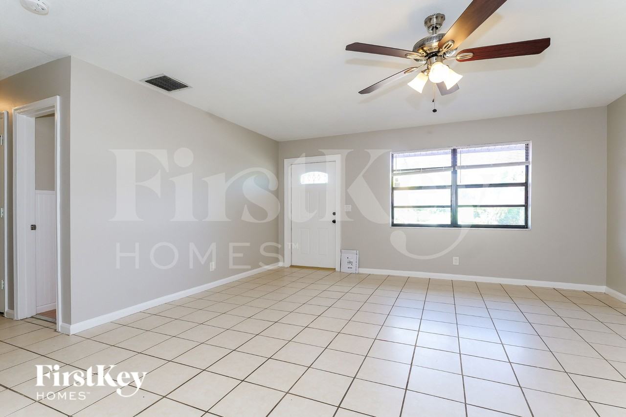 1389 Meadowbrook Dr - Photo 3 of 20