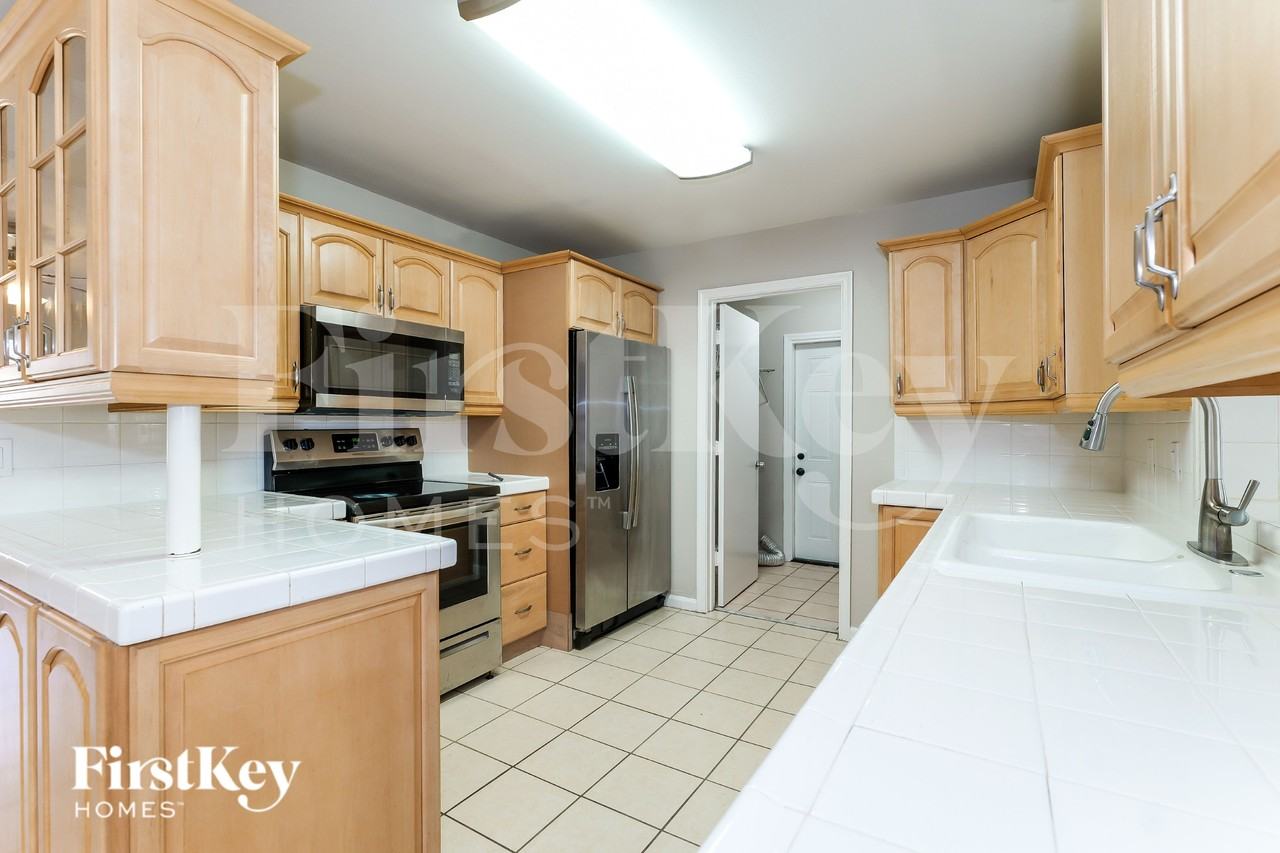 1389 Meadowbrook Dr - Photo 5 of 20