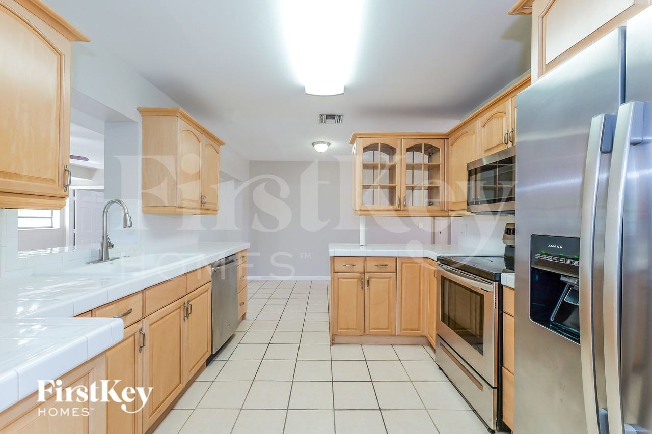 1389 Meadowbrook Dr - Photo 6 of 20