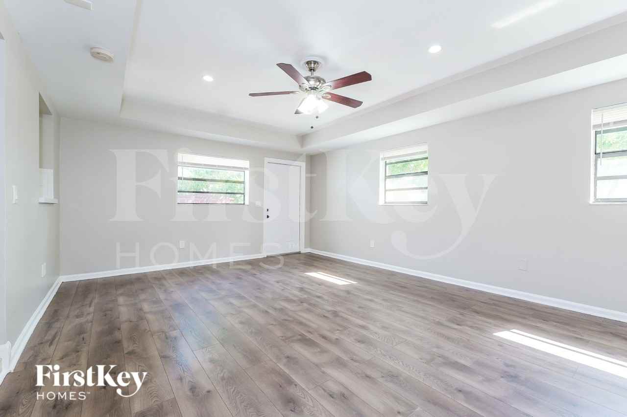 1389 Meadowbrook Dr - Photo 7 of 20