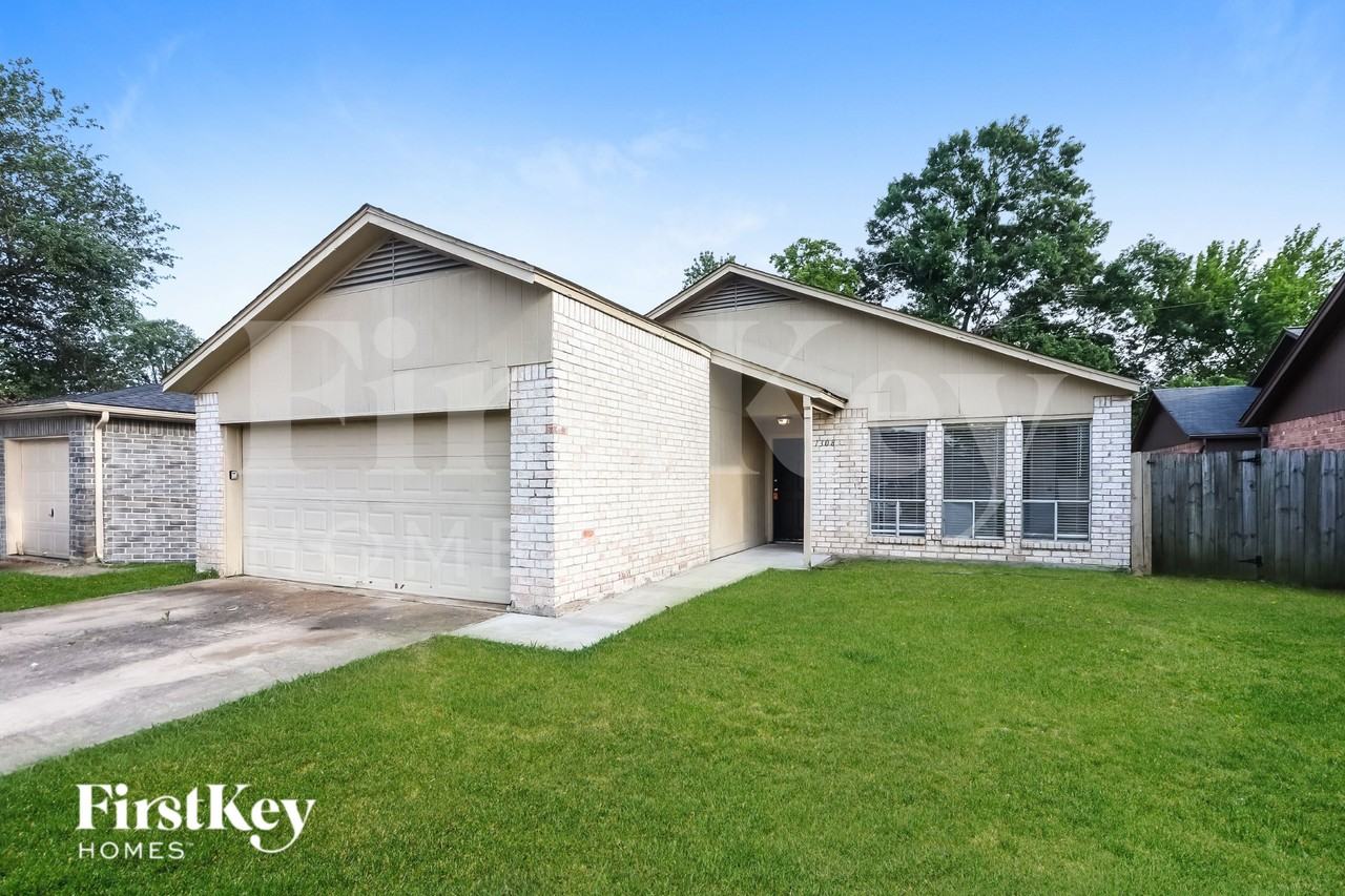 1308 Wilson Dr - Photo 2 of 20