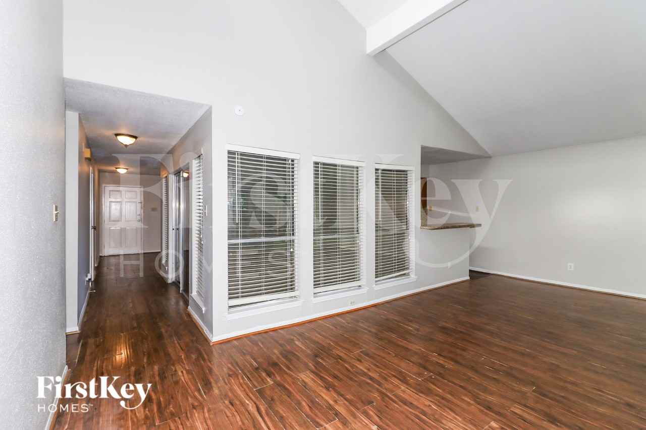 1308 Wilson Dr - Photo 5 of 20