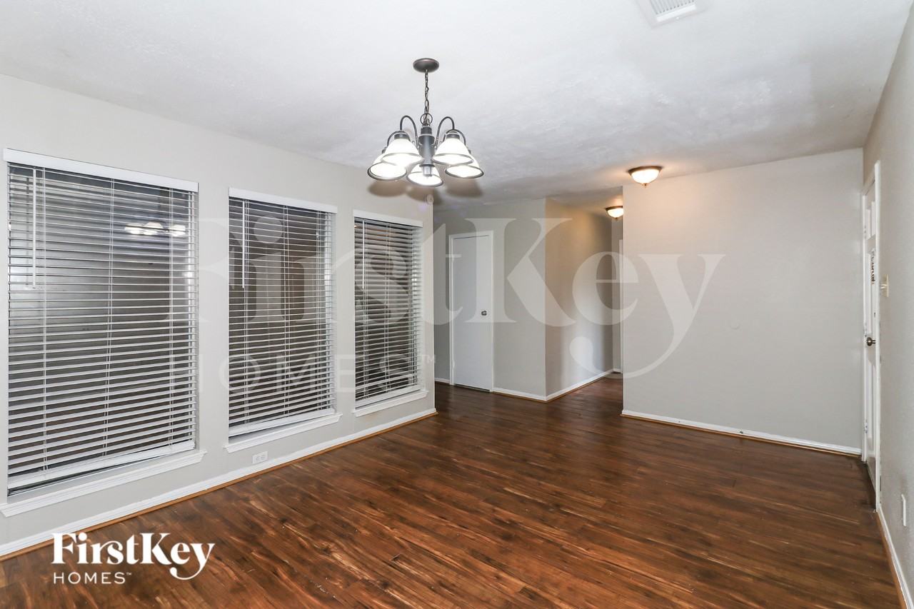 1308 Wilson Dr - Photo 6 of 20