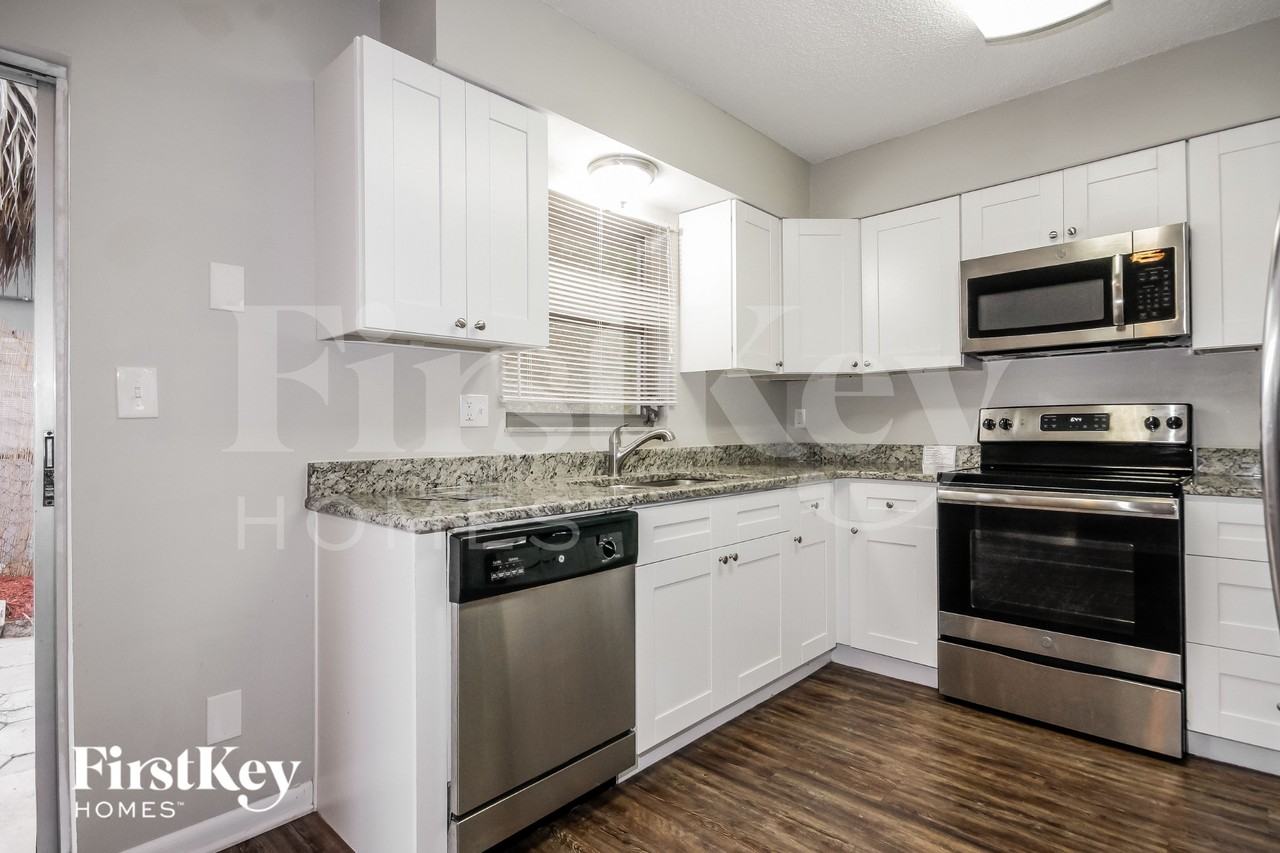 130 Davison Ave N - Photo 7 of 16