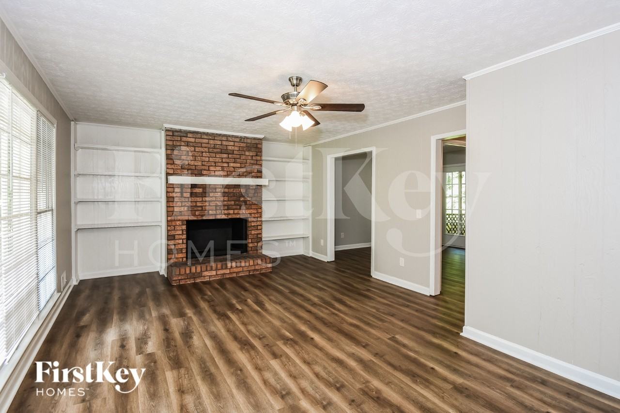 125 Creekview Dr - Photo 2 of 19