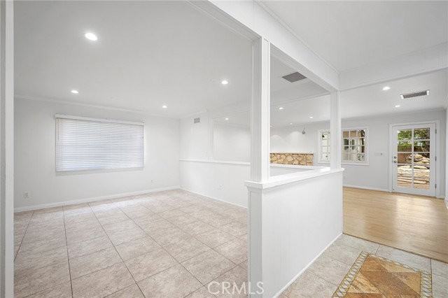 16942 Kinzie St - Photo 3 of 8