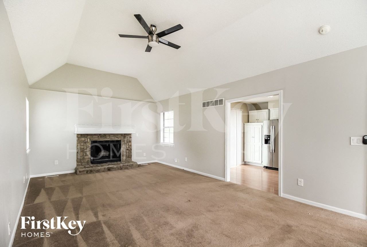 11536 N Woodland Ave - Photo 2 of 15