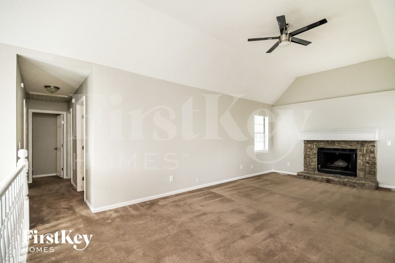 11536 N Woodland Ave - Photo 3 of 15