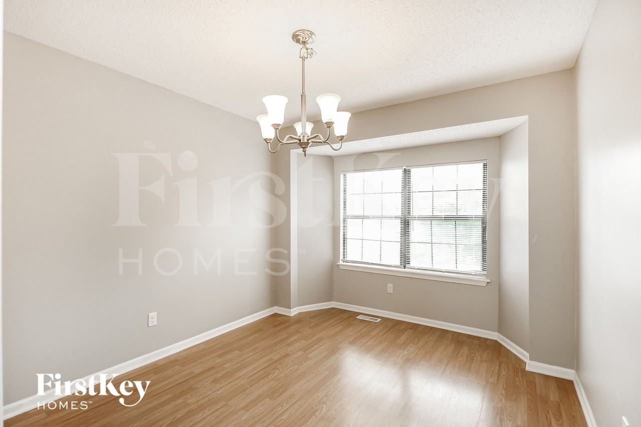 11536 N Woodland Ave - Photo 4 of 15