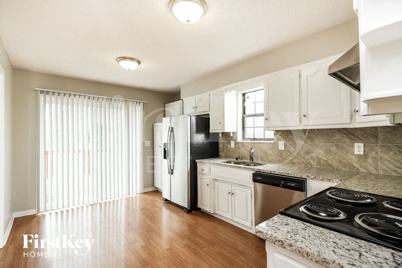 11536 N Woodland Ave - Photo 5 of 15