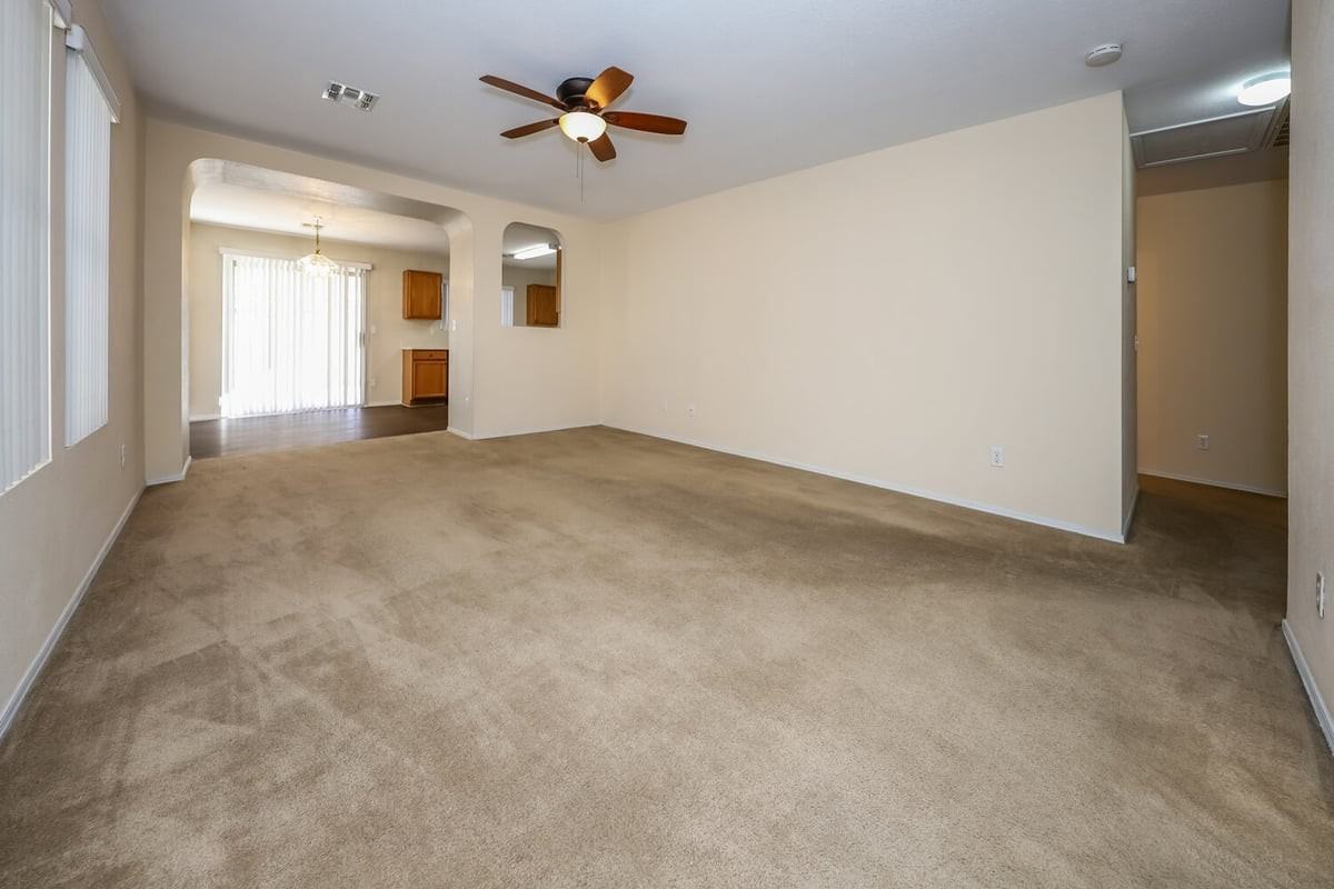 8761 E Green Branch Ln - Photo 4 of 25