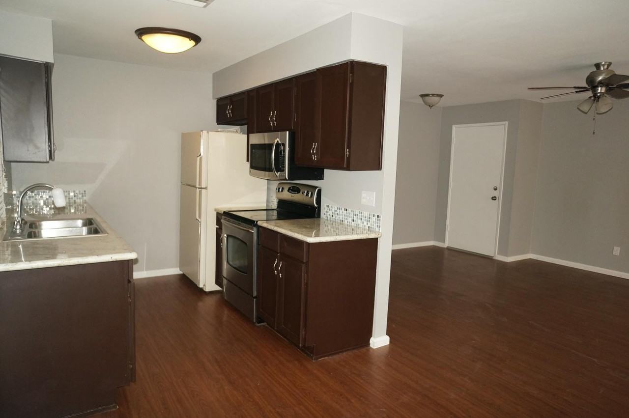2139 W Enid Ave - Photo 4 of 13