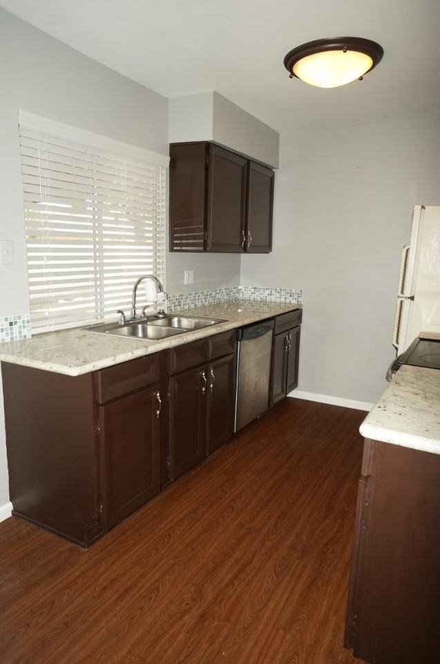 2139 W Enid Ave - Photo 5 of 13