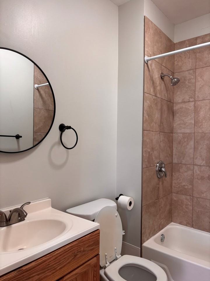 1533 W 17th St Apt 3f - Photo 6 of 7