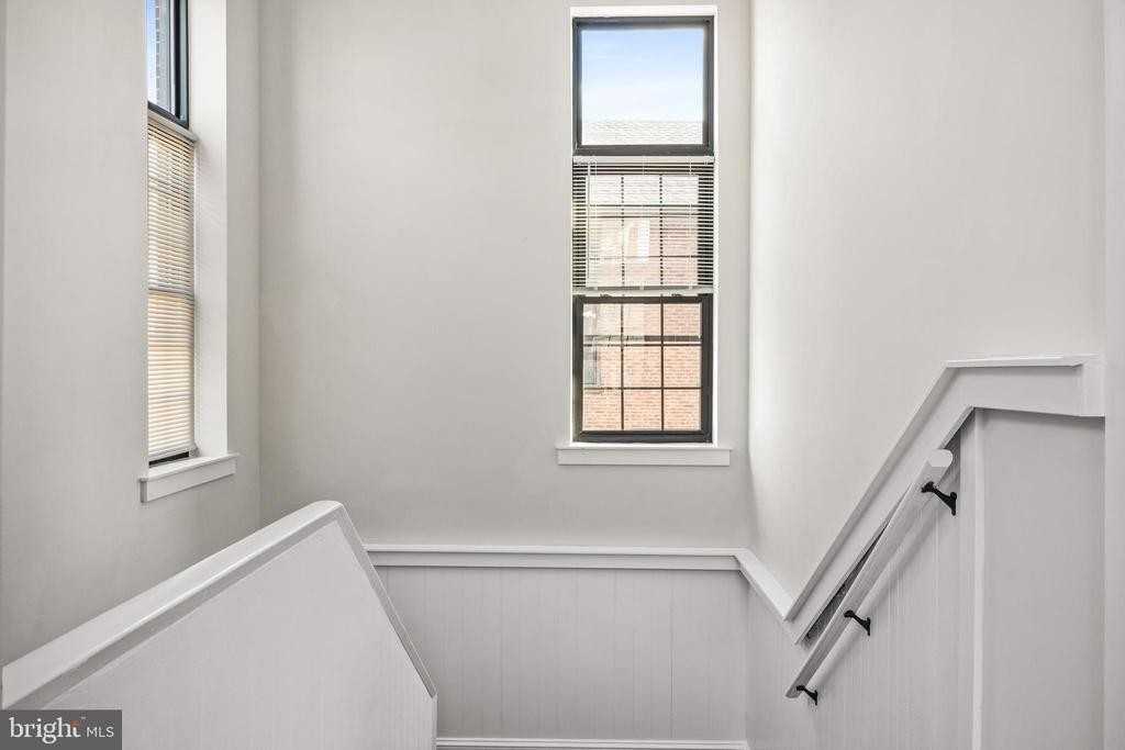 420 Chestnut St ##2 - Photo 3 of 20