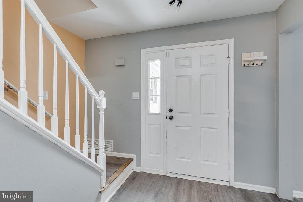 45 Stratford Ln - Photo 2 of 25