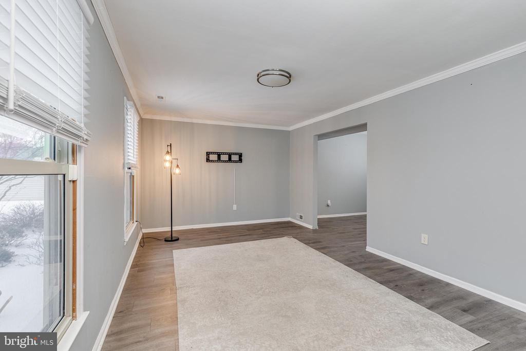 45 Stratford Ln - Photo 4 of 25